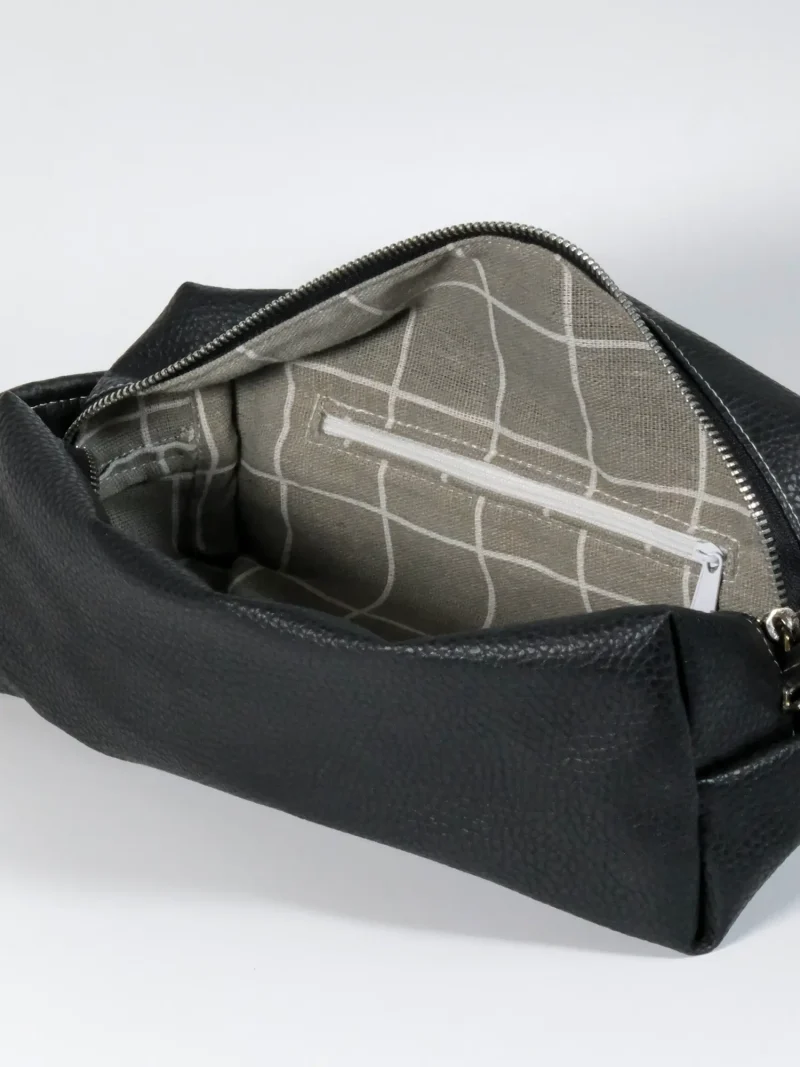 DSCF6852 Toaletní taška M - černá