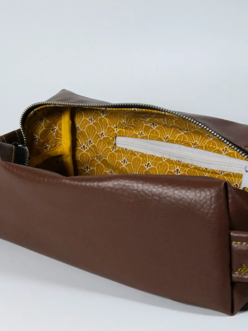 DSCF6864 Toaletní taška M - hnědá