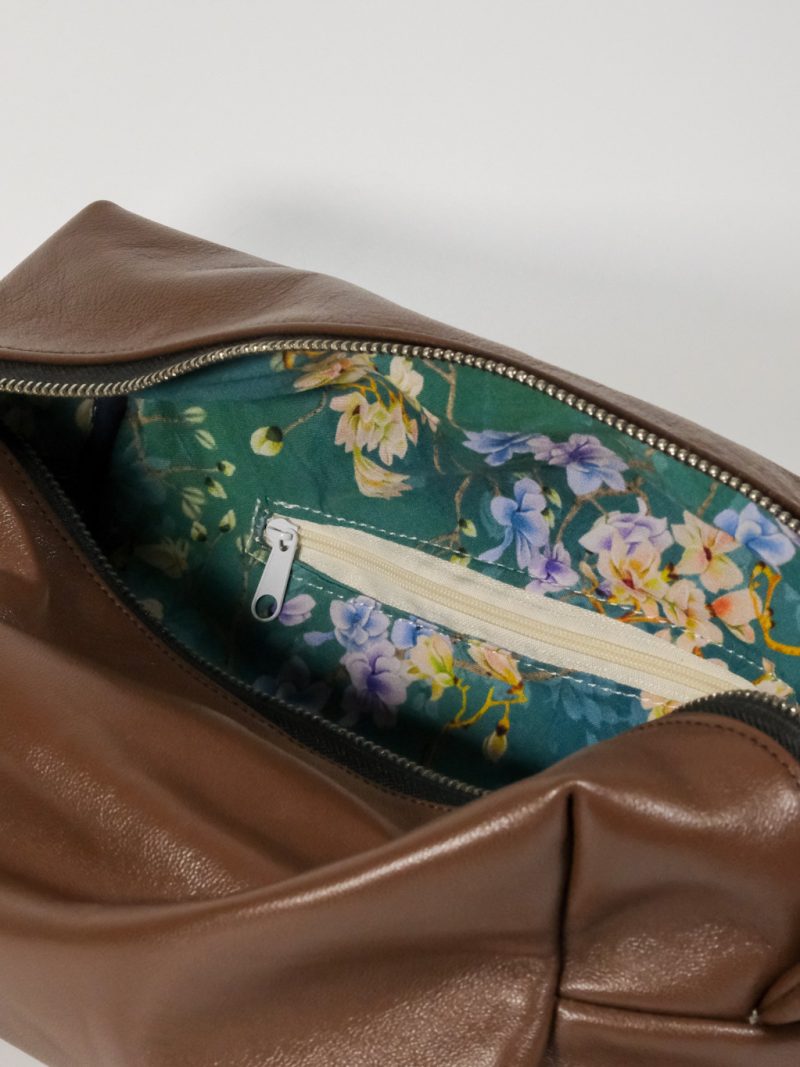 Prémiová toaletní taška L - hnědá (B - grade)